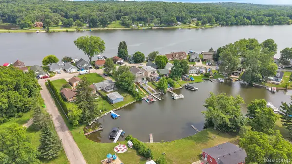 8963 Tackles Drive, WhiteLake, MI 48386