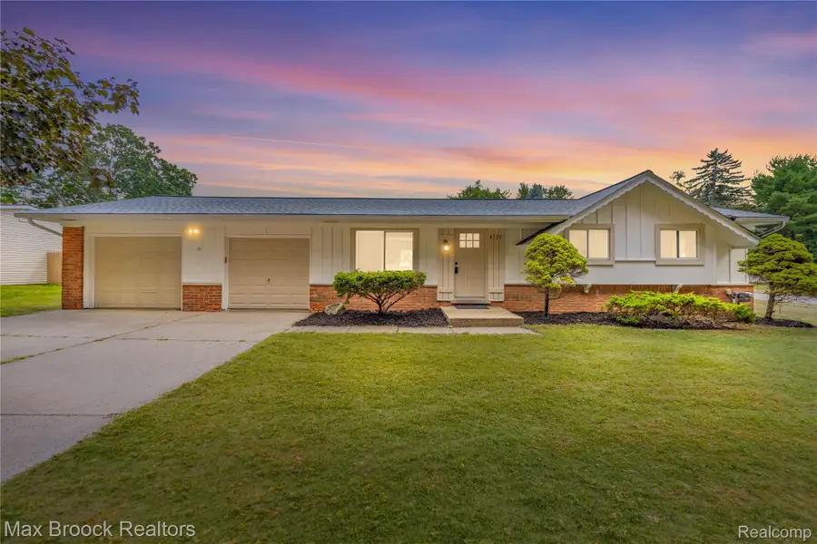 8735 Ringwood Drive, Commerce Township, MI 48382 - #2