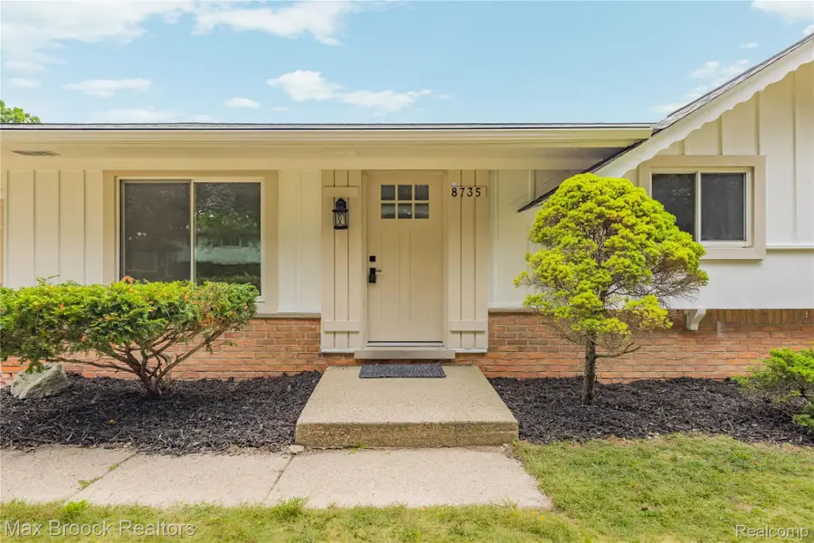 8735 Ringwood Drive, Commerce Township, MI 48382 - #3