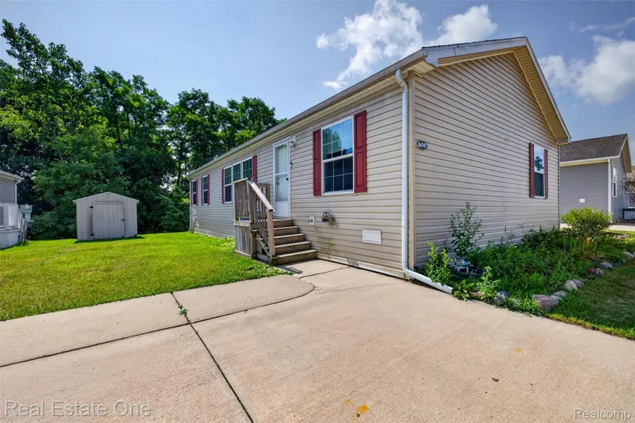 16047 Windsor Lane, Holly, MI 48442 - #2