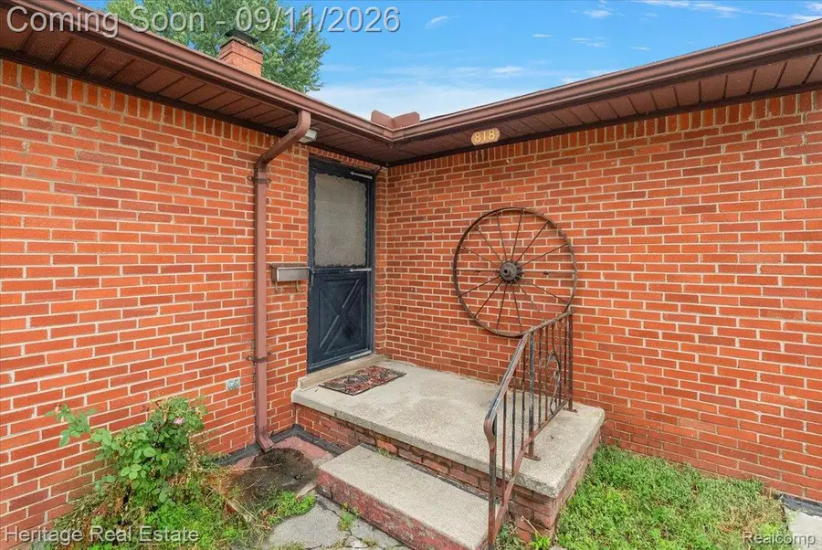 818 Phillips Avenue, Clawson, MI 48017 - #2