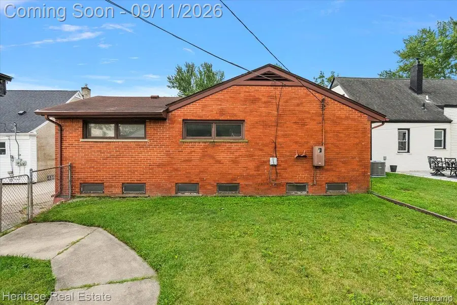 818 Phillips Avenue, Clawson, MI 48017 - #3