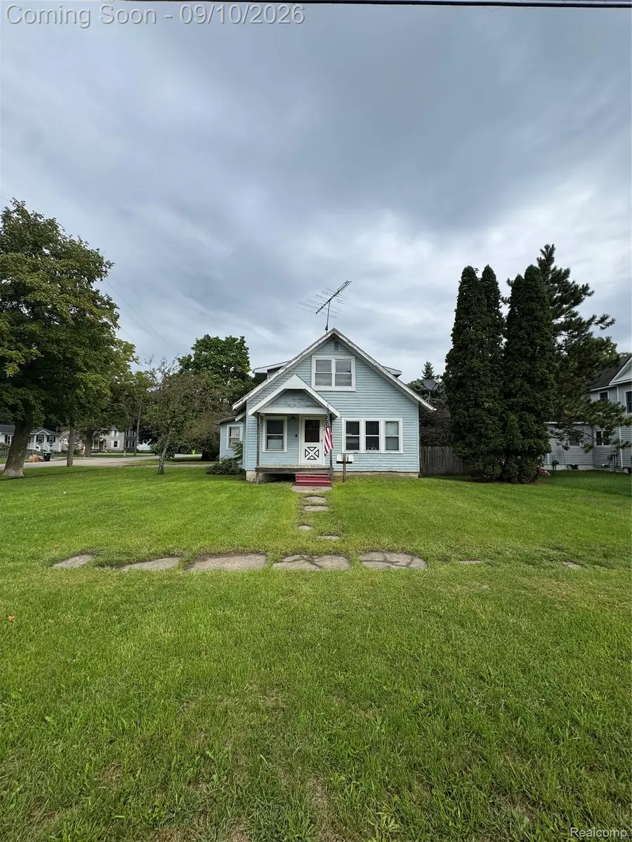 338 W Caroline Street, Fenton, MI 48430 - #2