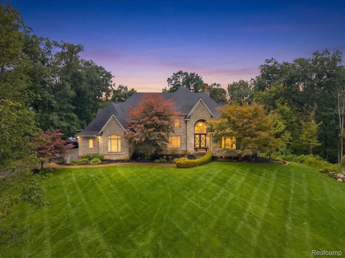 1400 Valleycrest Court, Milford, MI 48381 - #1