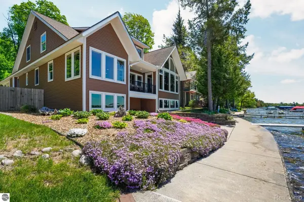 4805 E Shore Drive Ne, Kalkaska, MI 49646