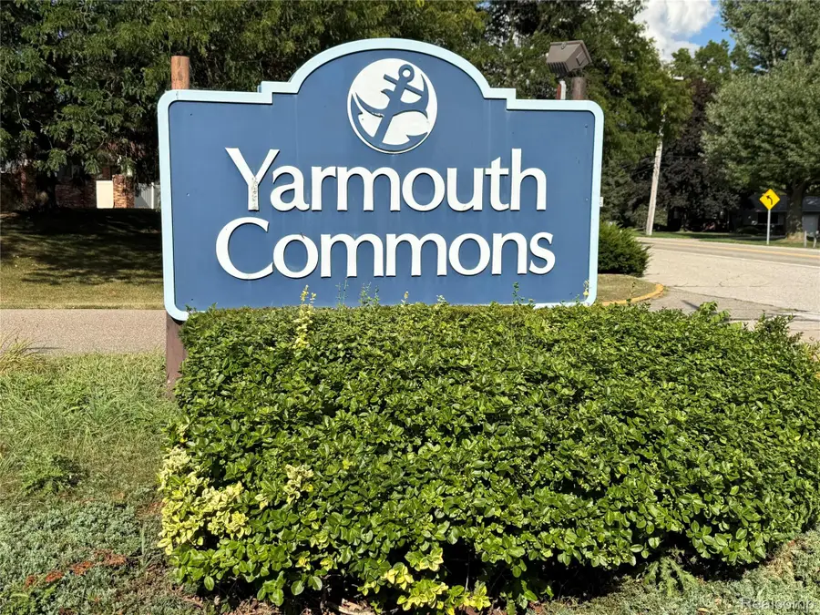 38505 Yarmouth Street, Clinton Township, MI 48038 - #2