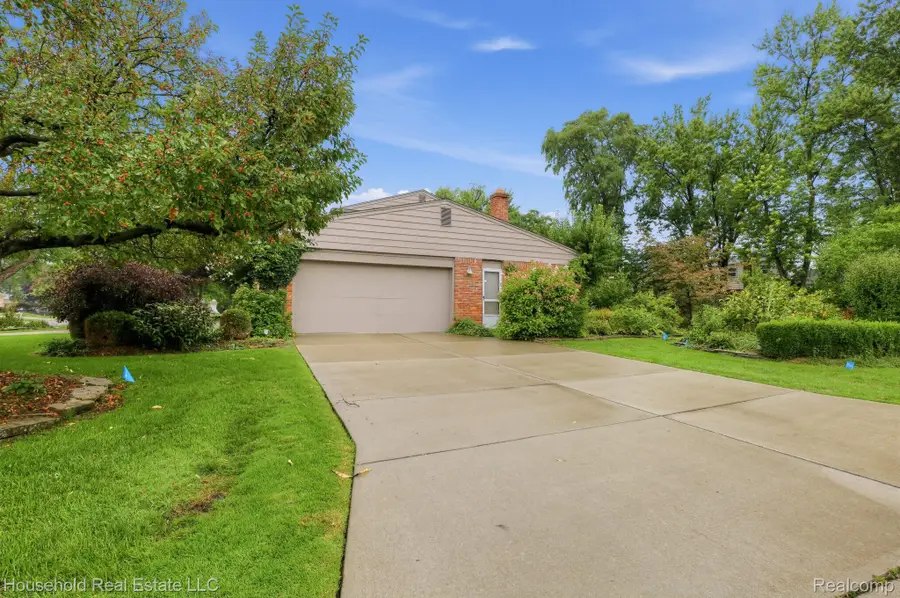 25711 Branchaster Road, Farmington Hills, MI 48336 - #3