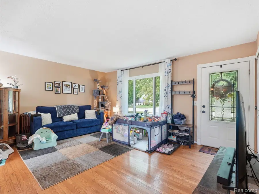 22820 Purdue Avenue, Farmington Hills, MI 48336 - #2