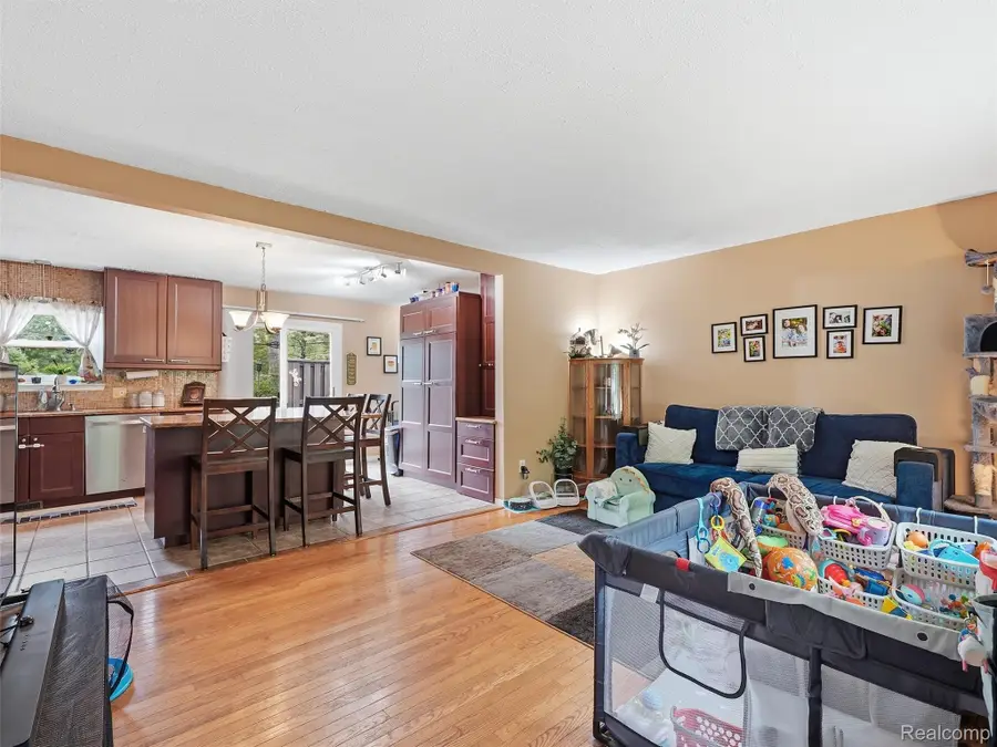 22820 Purdue Avenue, Farmington Hills, MI 48336 - #3
