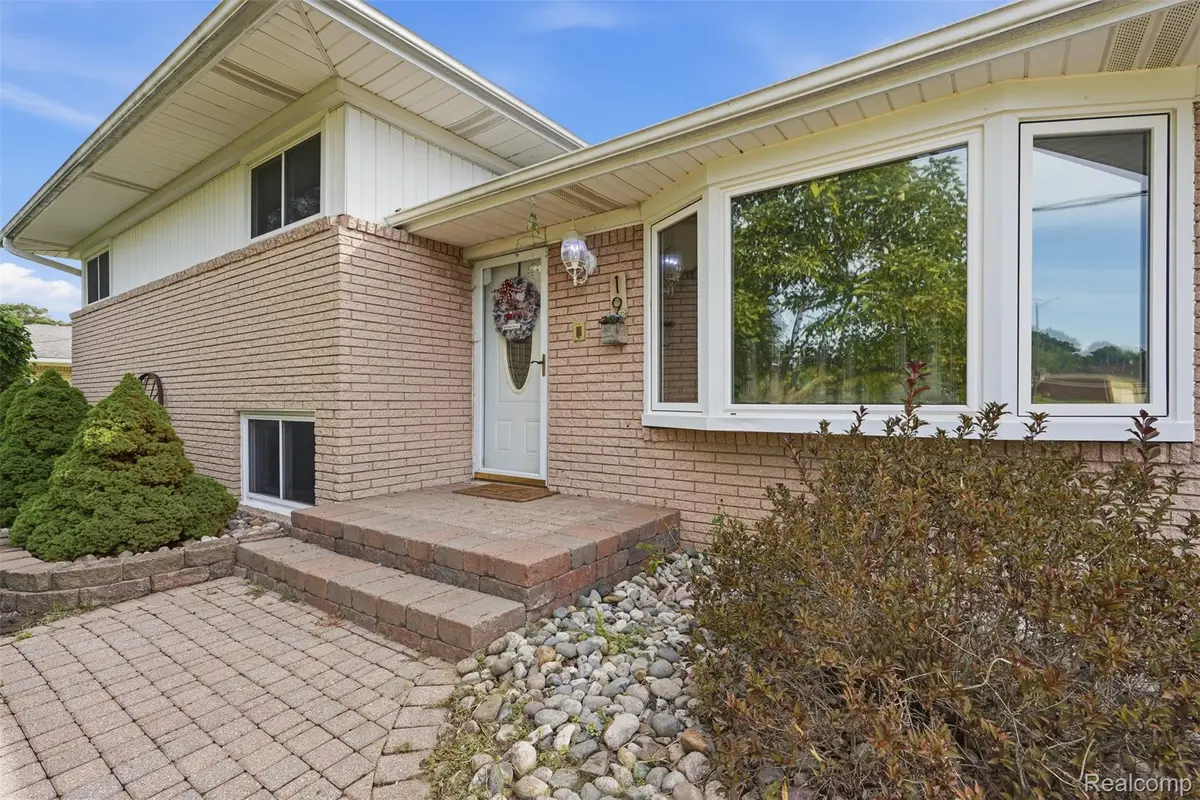 19 Baycrest Street, Waterford, MI 48327 - #1