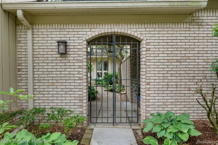 1188 Glenpointe Court, Bloomfield, MI 48304 - #3