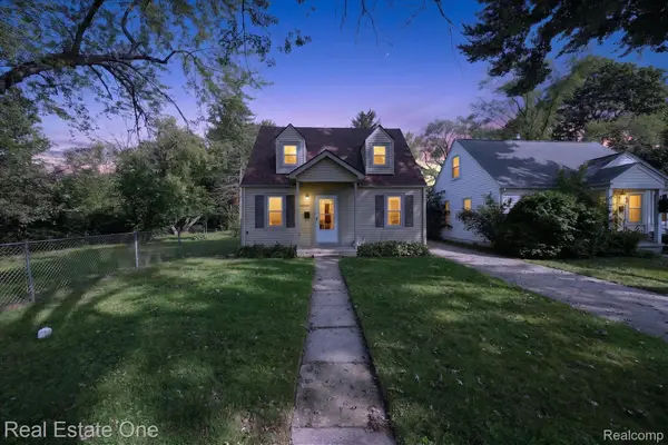 26040 Hanover Street, DearbornHeights, MI 48125