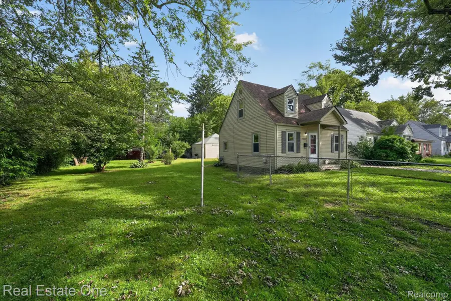 26040 Hanover Street, Dearborn Heights, MI 48125 - #2