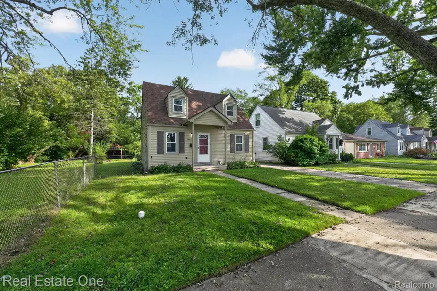 26040 Hanover Street, Dearborn Heights, MI 48125 - #3