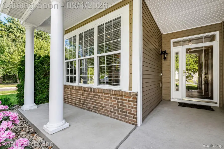 3509 Riverside Drive, Auburn Hills, MI 48326 - #3