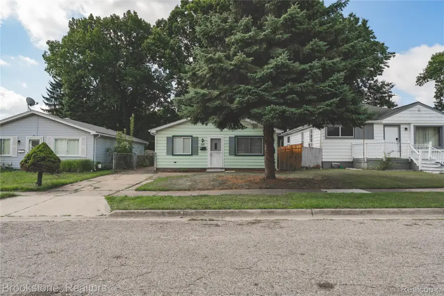 110 E Cornell Avenue, Pontiac, MI 48340 - #2