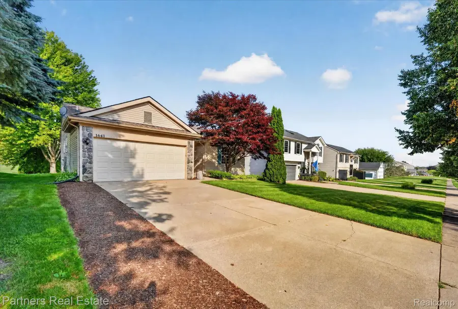 1641 Chelsea Circle, Howell, MI 48843 - #3