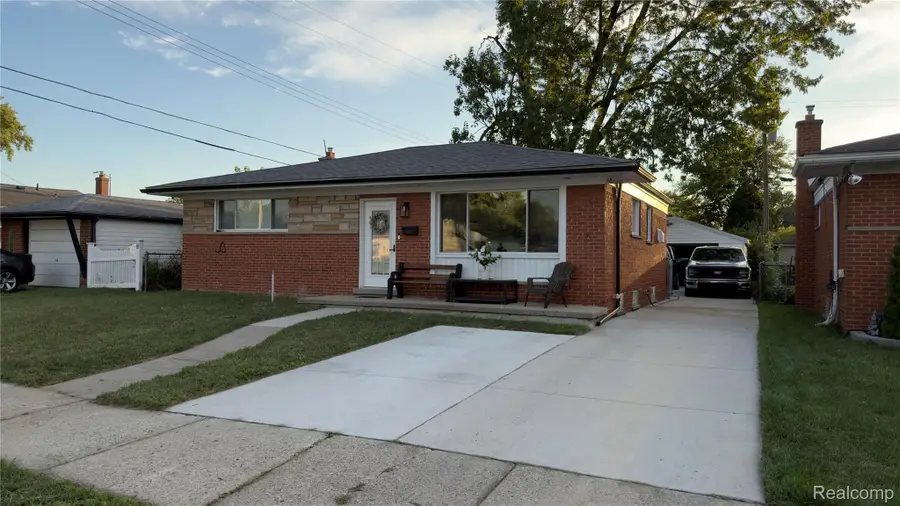 8127 Gary Avenue, Westland, MI 48185 - #3