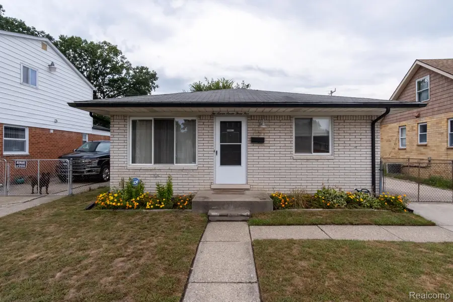 27735 Osmun Street, Madison Heights, MI 48071 - #2