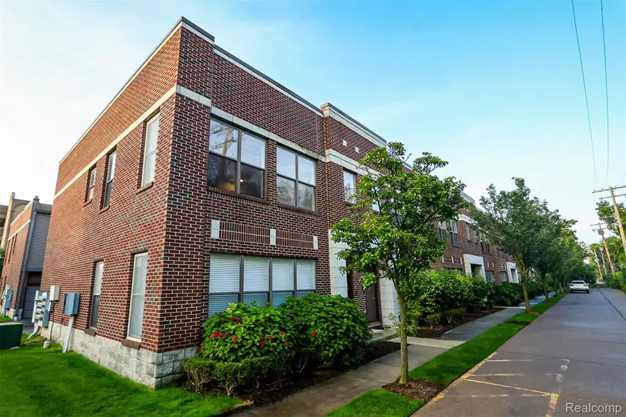 52 W Bethune Street, Detroit, MI 48202 - #2