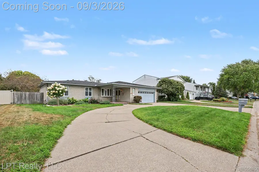 39316 Twenlow Drive, Clinton, MI 48038 - #2