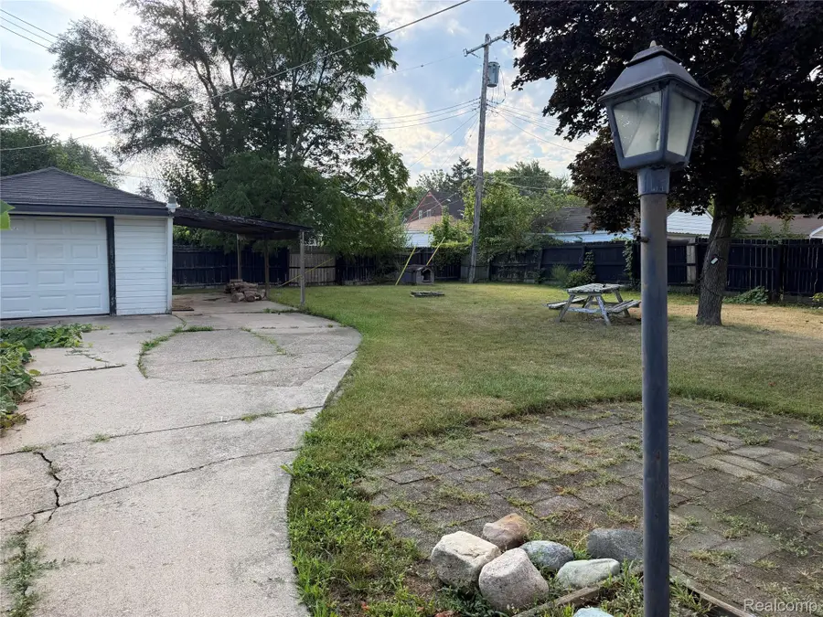 8684 Grandville Avenue, Detroit, MI 48228 - #3