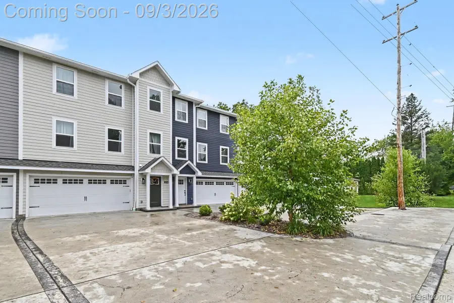 204 Oakwood Street, Holly, MI 48442 - #2