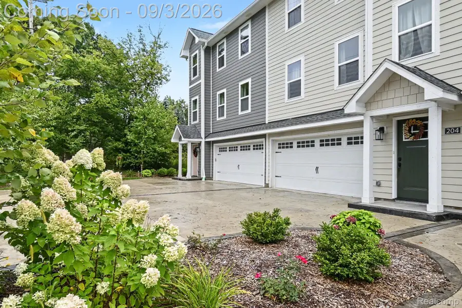 204 Oakwood Street, Holly, MI 48442 - #3