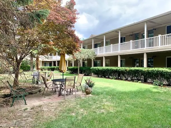 475 S Adams Road #19, Birmingham, MI 48009