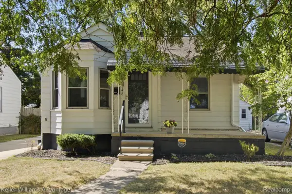 18948 Kenosha Street, HarperWoods, MI 48225