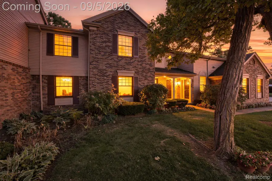 29690 Pine Ridge Circle, Farmington Hills, MI 48331 - #2
