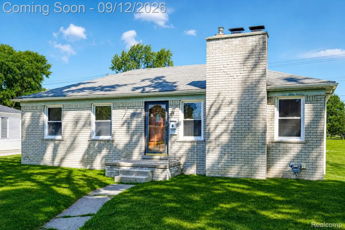 32600 W Chicago Street, Livonia, MI 48150 - #1
