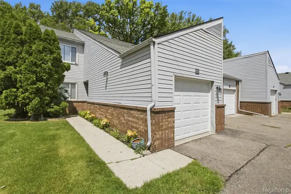 735 Claire Pointe Circle, StClairShores, MI 48081