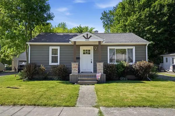 425 W Caroline Street, Fenton, MI 48430