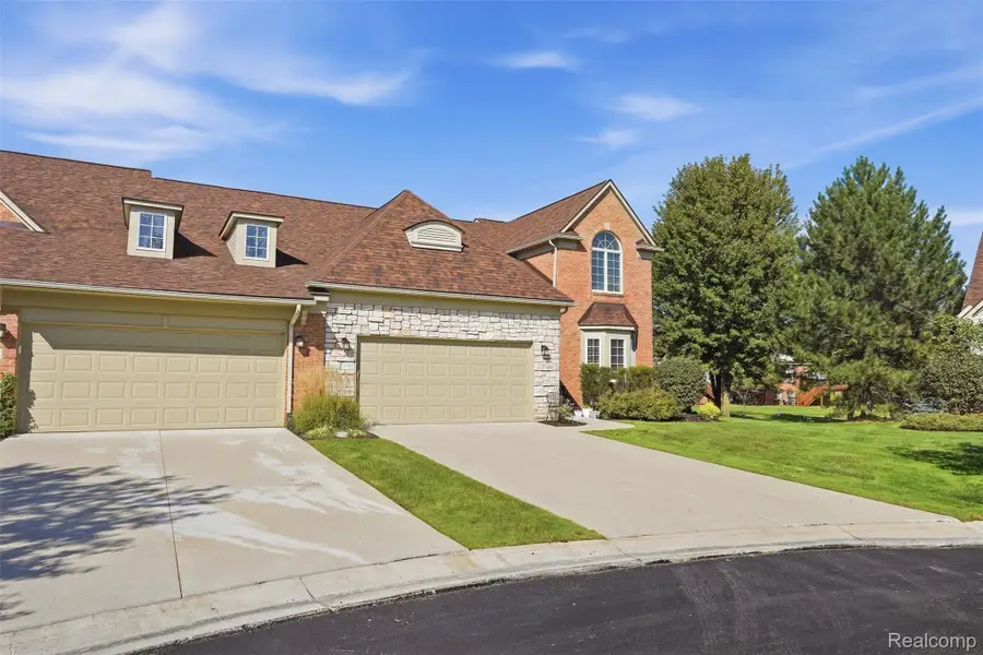 37126 Southwind Court, Farmington Hills, MI 48331 - #2