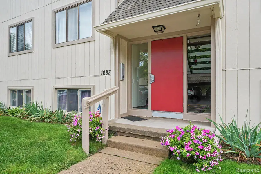 1683 Riverside Drive #2, Rochester Hills, MI 48309 - #2