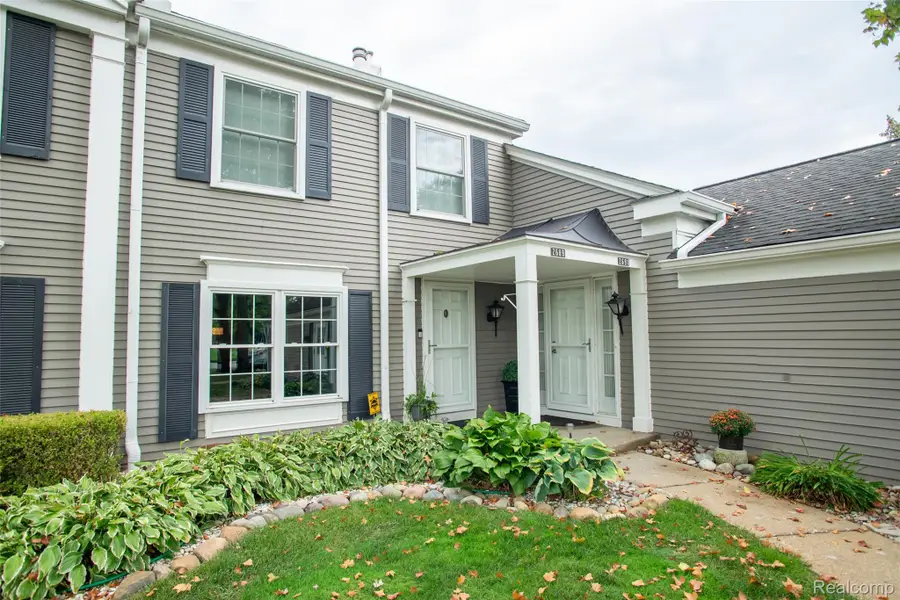 2689 Williamsburg Circle, Auburn Hills, MI 48326 - #3