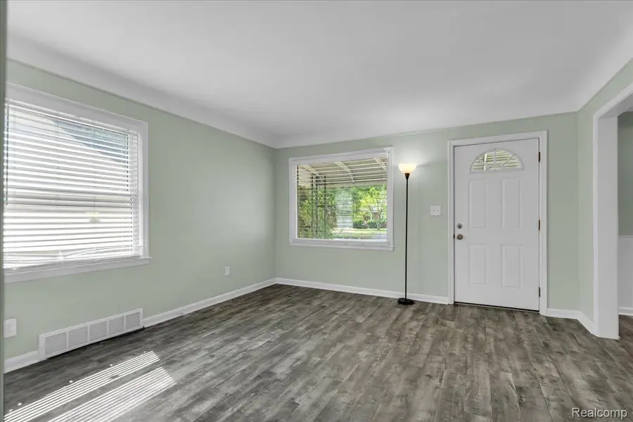 24300 Cloverlawn Street, Oak Park, MI 48237 - #3