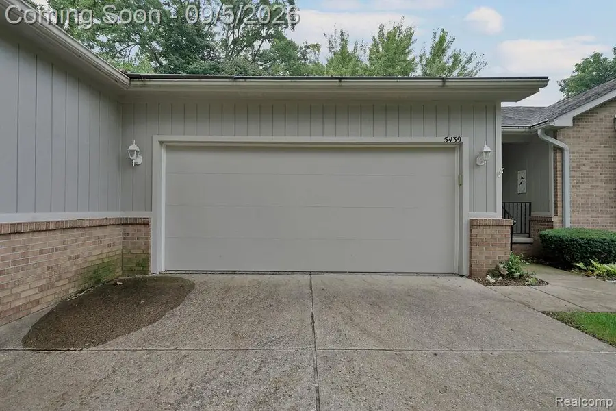 5439 Hickory Circle, Flushing, MI 48433 - #3