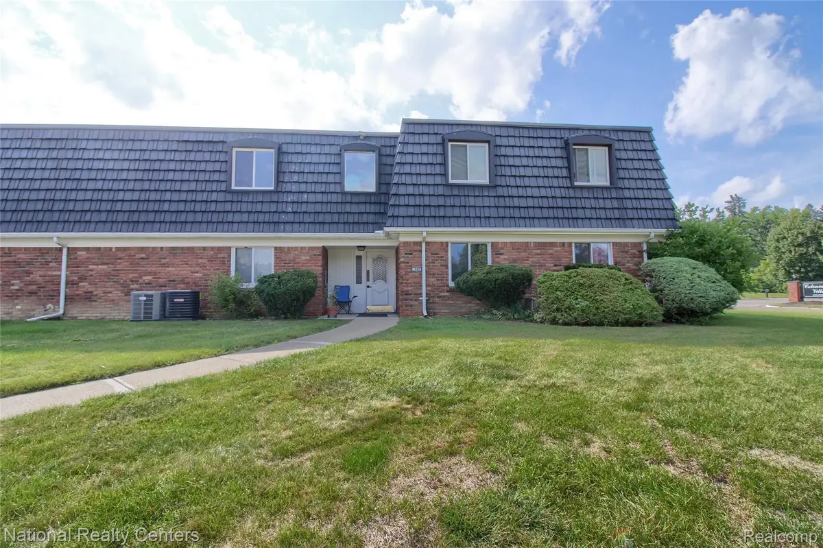 1800 Colonial Village Way #3, Waterford, MI 48328 - #1