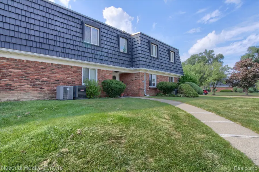1800 Colonial Village Way #3, Waterford, MI 48328 - #2