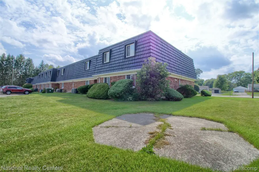 1800 Colonial Village Way #3, Waterford, MI 48328 - #3