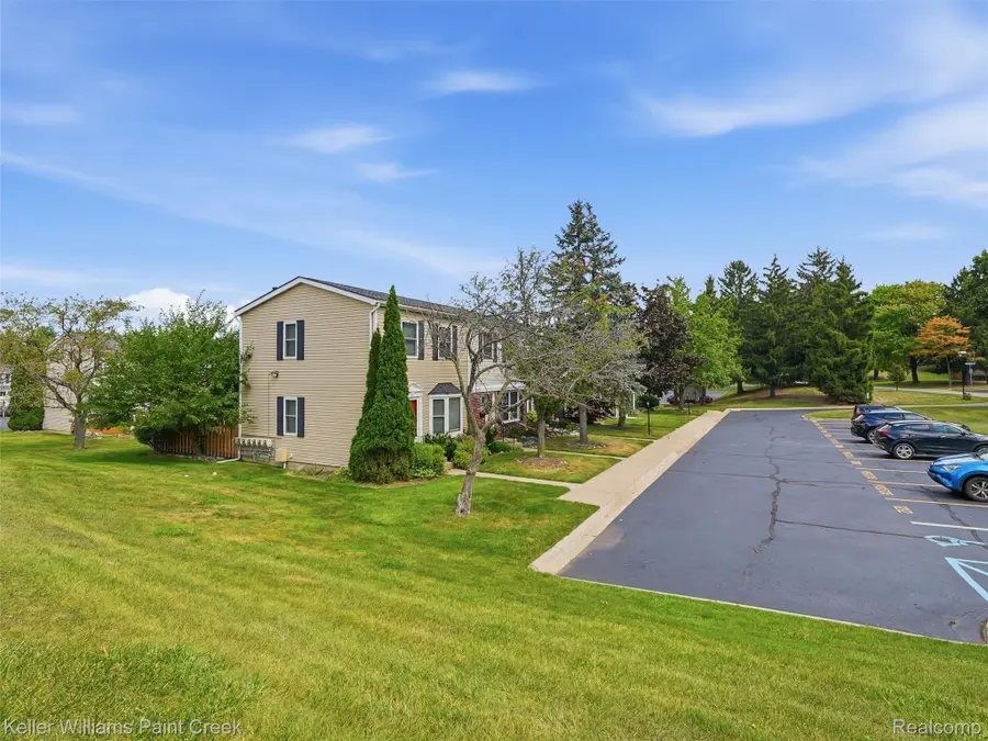 1208 Lear Court, Rochester Hills, MI 48307 - #2