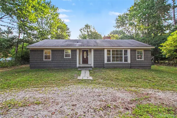22806 Carleton Avenue, Southfield, MI 48033