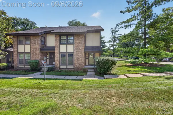 25184 Maplebrooke Drive, Southfield, MI 48033