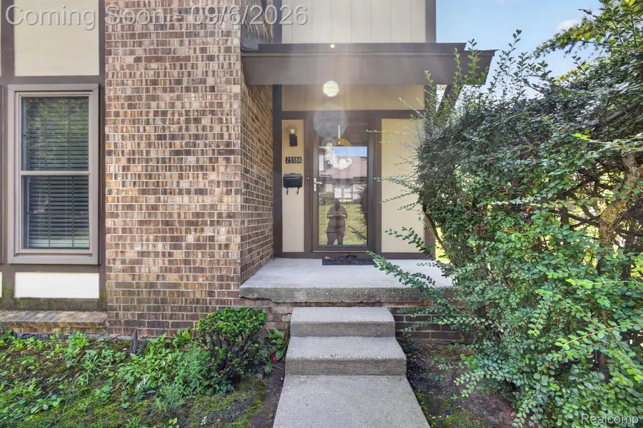25184 Maplebrooke Drive, Southfield, MI 48033 - #2