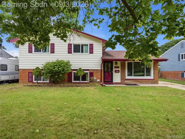 6789 Chirrewa Street, Westland, MI 48185