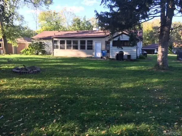 6854 Parkway Circle, DearbornHeights, MI 48127