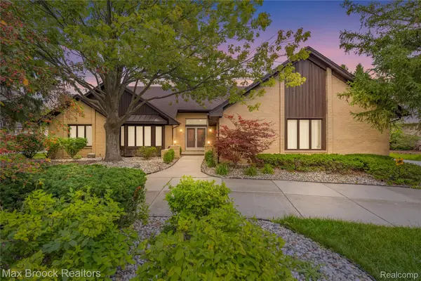 4418 Pinehurst Drive, WestBloomfield, MI 48322