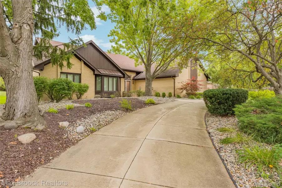 4418 Pinehurst Drive, West Bloomfield, MI 48322 - #2